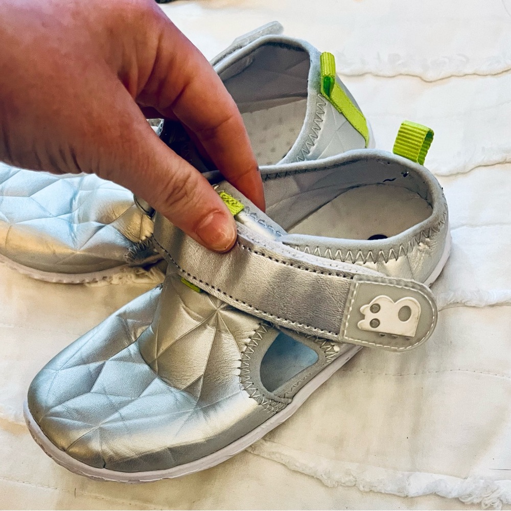 Girls Size 11.5 Silver Velcro Mary Jane’s GUC